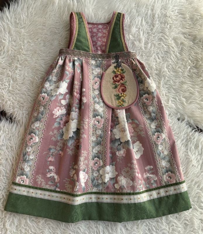 X SOLGT Festdrakt Astrid rosa med roser