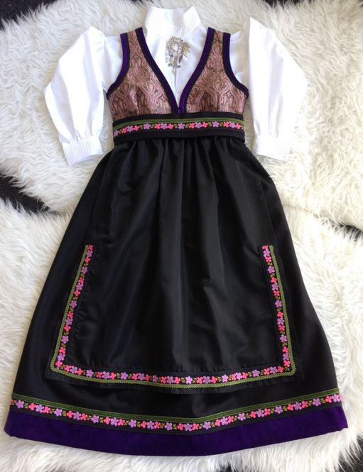 Hovedbilde PDF Symønster festdrakt ...