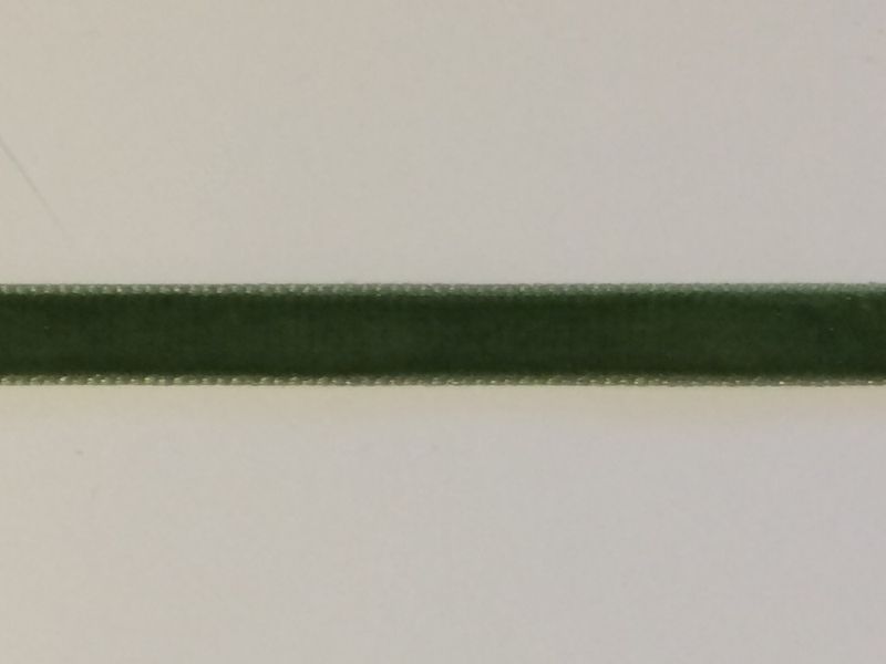 Fløyelsbånd lys mosegrønn 9 mm
