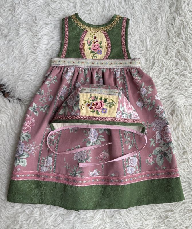 SOLGT Festdrakt Astrid liten rosa roser 