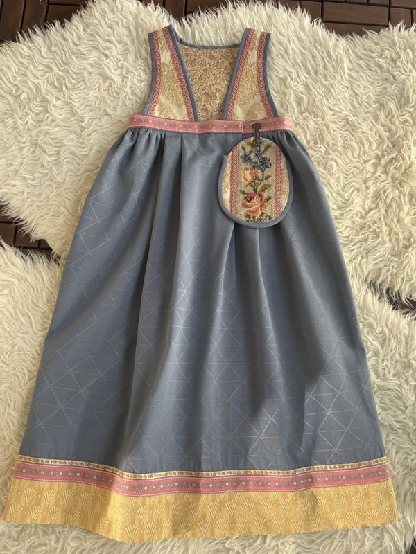 SOLGT Festdrakt Astrid blå/rosa/gul