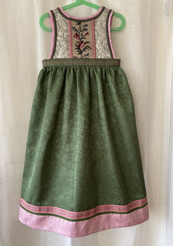 SOLGT Festdrakt Astrid grønn med rosa