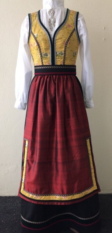 PDF symønster festdrakt Aurora dame