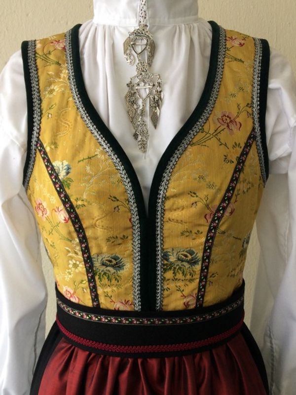 PDF symønster festdrakt Aurora dame