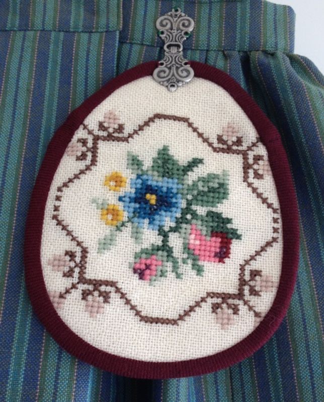 Mønster festdrakt Astrid