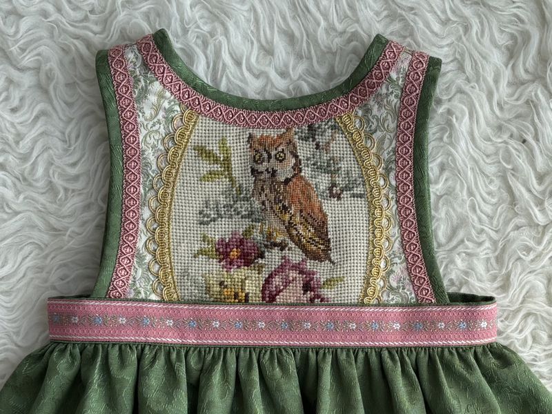 SOLGT Festdrakt Astrid grønn og rosa 3