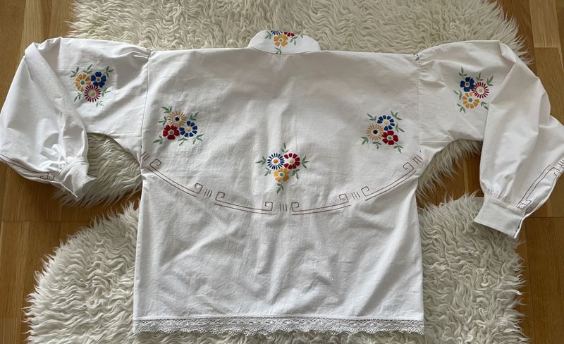 SOLGT Festdraktskjorte Amanda blomster 1