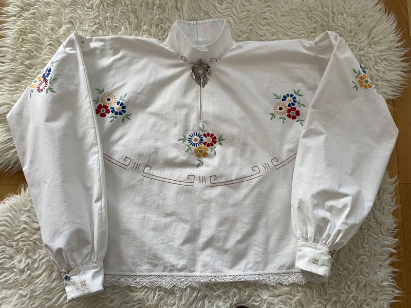 SOLGT Festdraktskjorte Amanda blomster 1