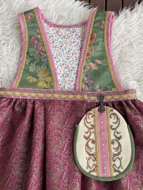 Festdrakt Astrid burgunder/grønn/rosa