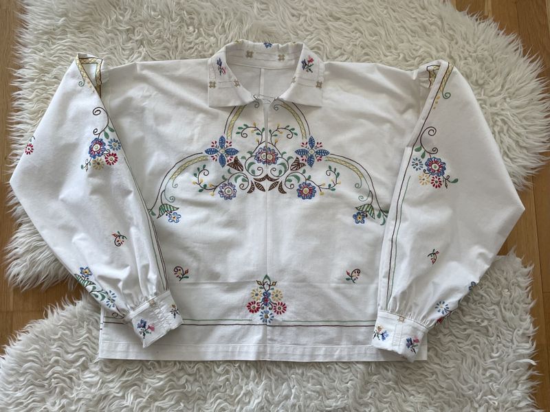 X SOLGT Festdraktskjorte Amanda blomster 2