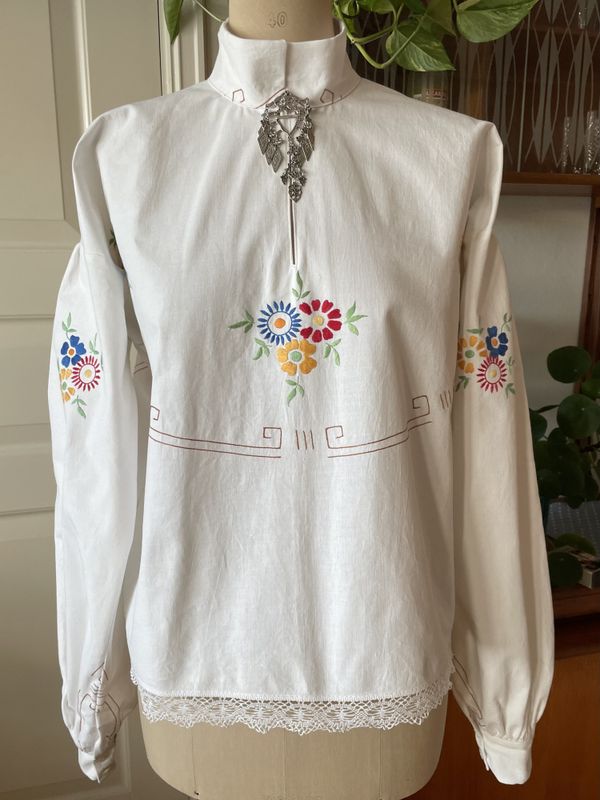 SOLGT Festdraktskjorte Amanda blomster 1