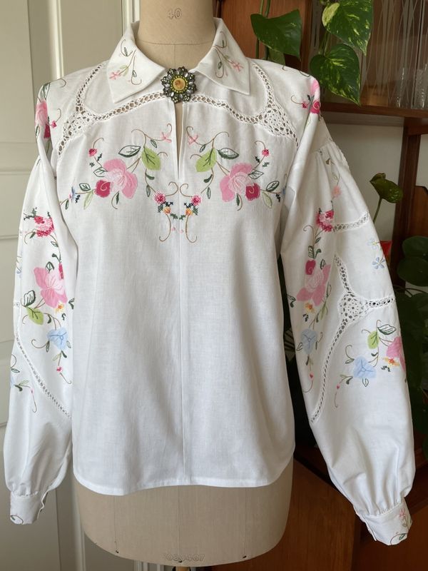 X SOLGT  Festdraktskjorte Amanda rosa blomster