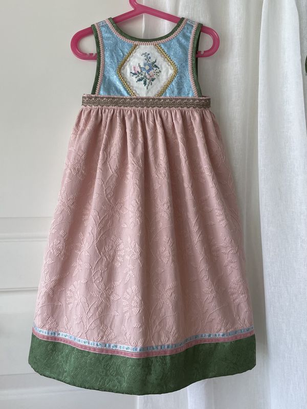 SOLGT Festdrakt Astrid pasteller