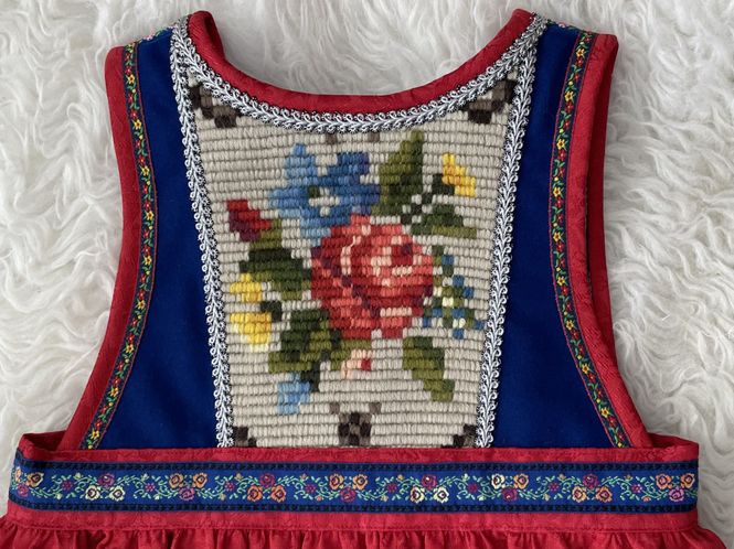 Hovedbilde X SOLGT Festdrakt Astrid ...