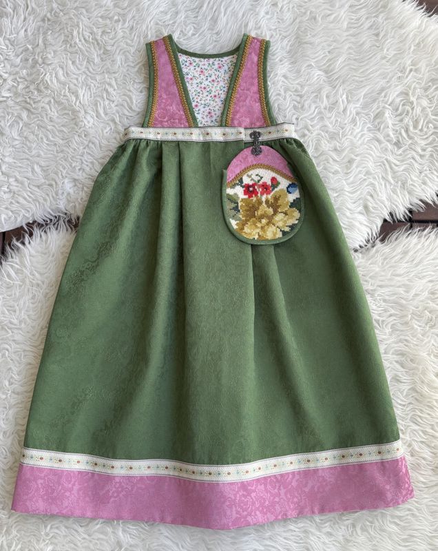Festdrakt Astrid grønn/rosa 2
