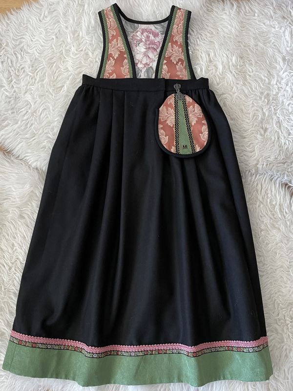 X SOLGT Festdrakt Astrid sort/rosa/grønn