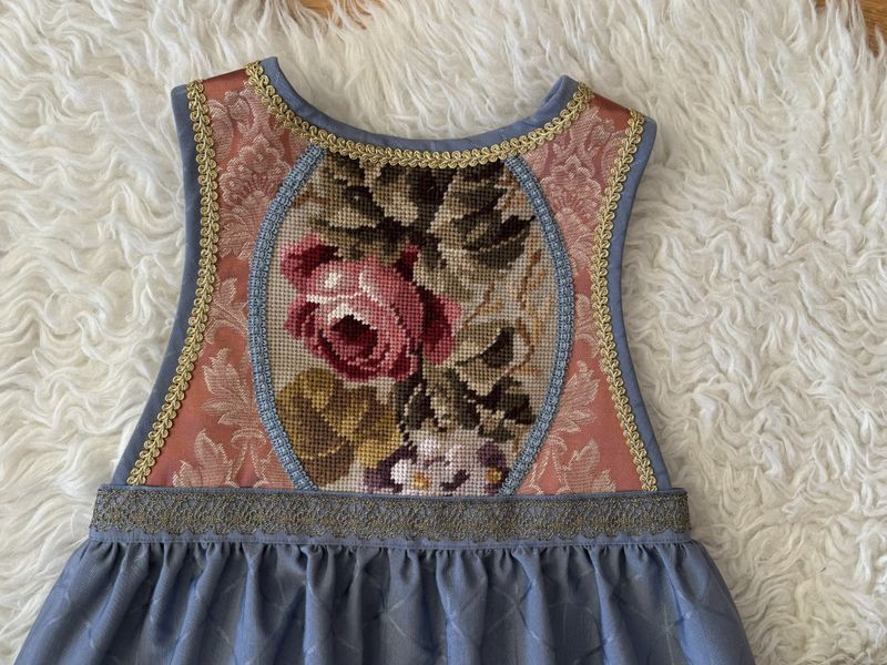 SOLGT Festdrakt Astrid gråblå/rosa