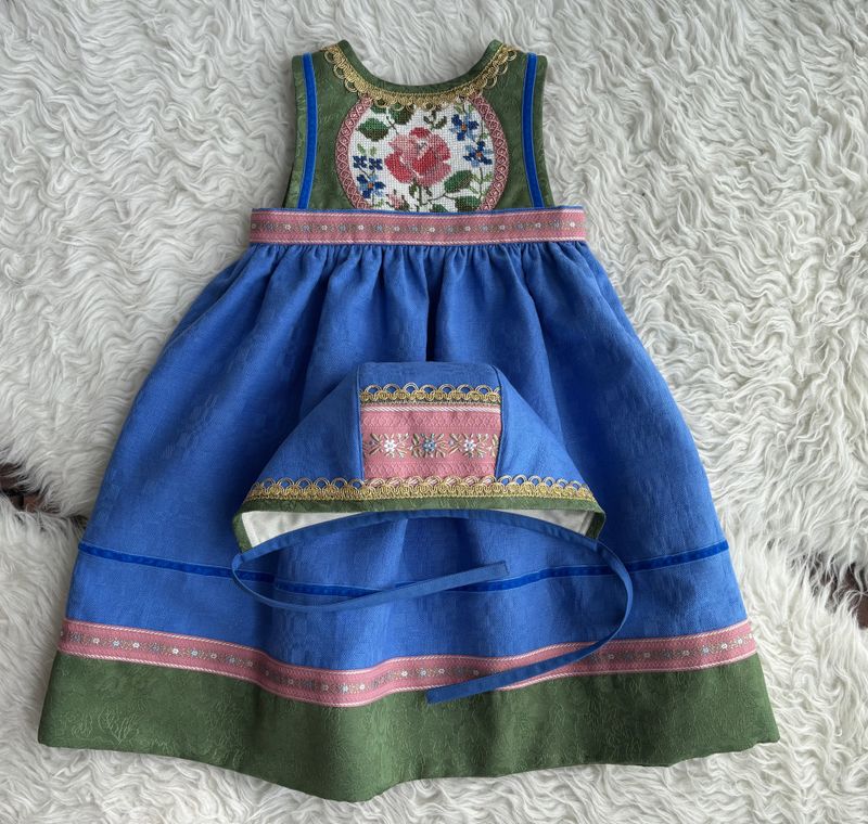 SOLGT Festdrakt Astrid liten blå/rosa