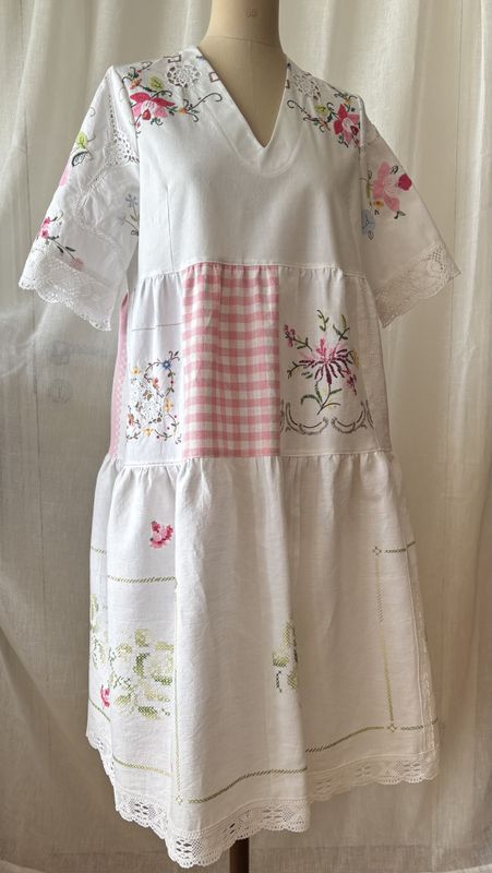 Kjole Fryd hvit med rosa