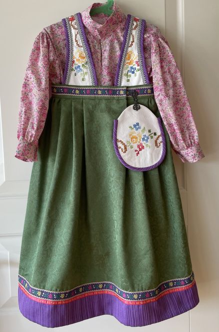 Hovedbilde X SOLGT Festdrakt Astrid med ...