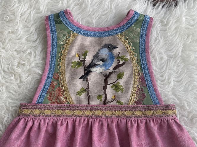 Hovedbilde Festdrakt Astrid blå fugl