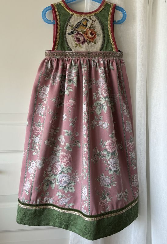  SOLGT Festdrakt Astrid rosa roser